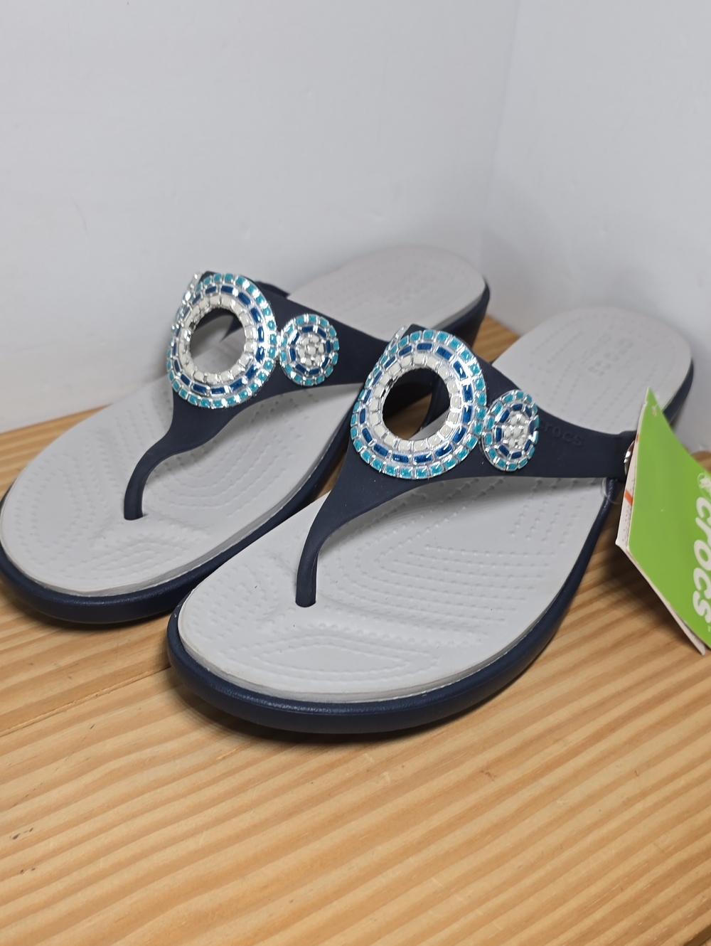CROCS Navy Jeweled Thong Sandals Size 11 NEW